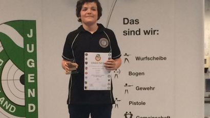 Leon Koch belegte den ersten Platz beim Bezirksvergleichswettkampf mit der Luftpistole